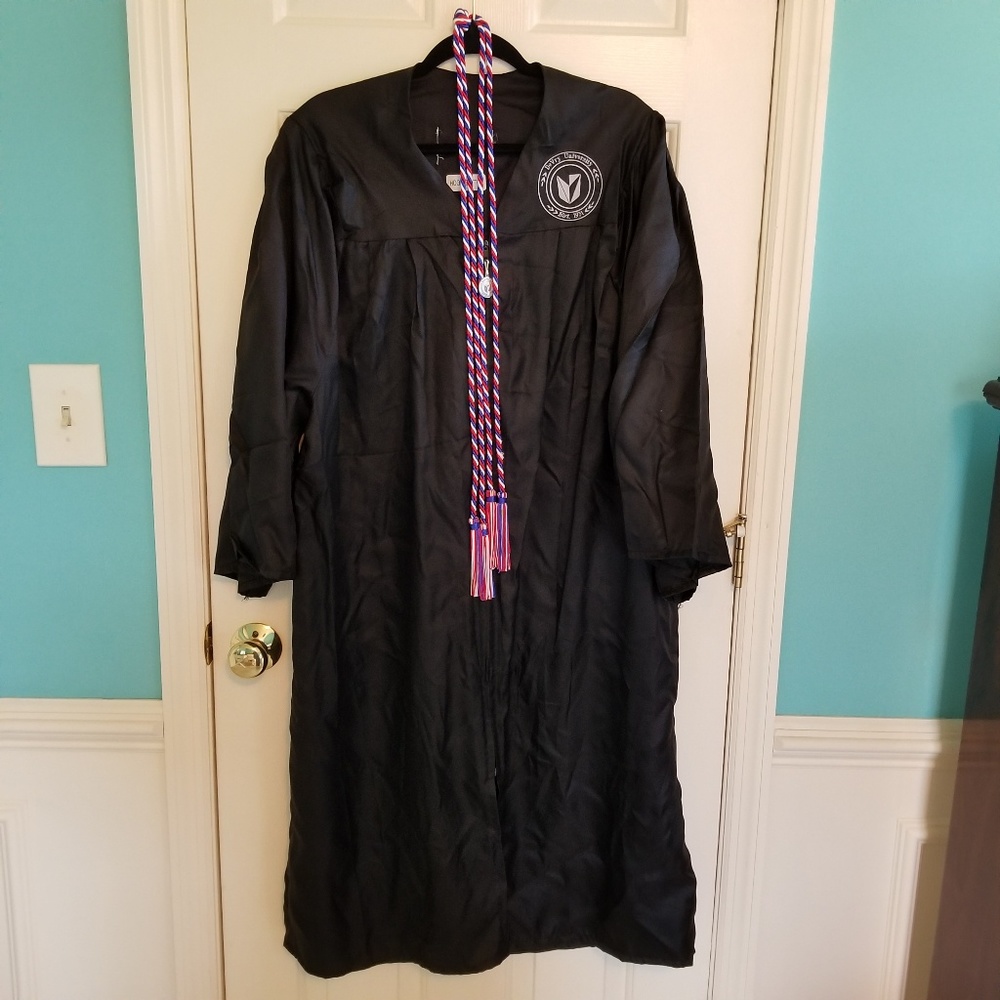 Jostens unisex bachelors cap gown DeVry University